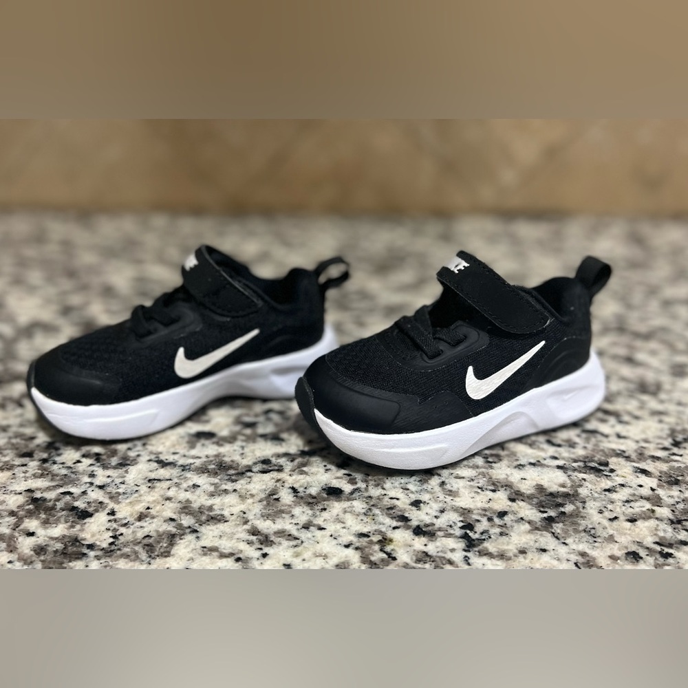 Nike Toddler Black and White Tennis Shoes